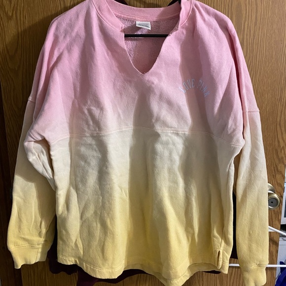 PINK V-Neck Crewneck Size Small
Worn 1 time I just don’t like the colors on me - Picture 1 of 1